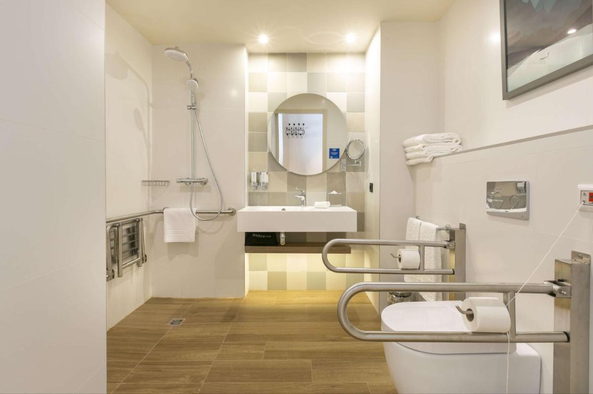Hampton By Hilton Alcobendas Madrid - Housity