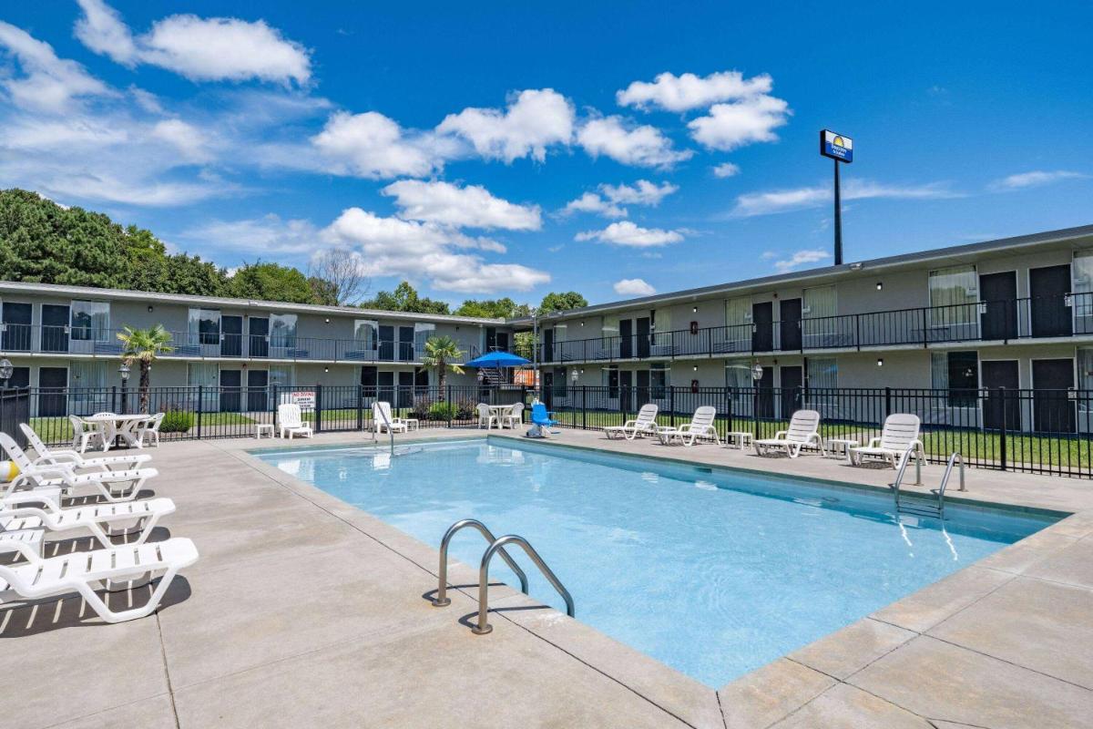 Days Inn and Suites by Wyndham Oxford - Housity