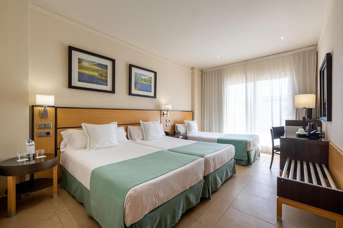 Cama o camas de una habitación en Poseidon La Manga Hotel & Spa - Designed for Adults