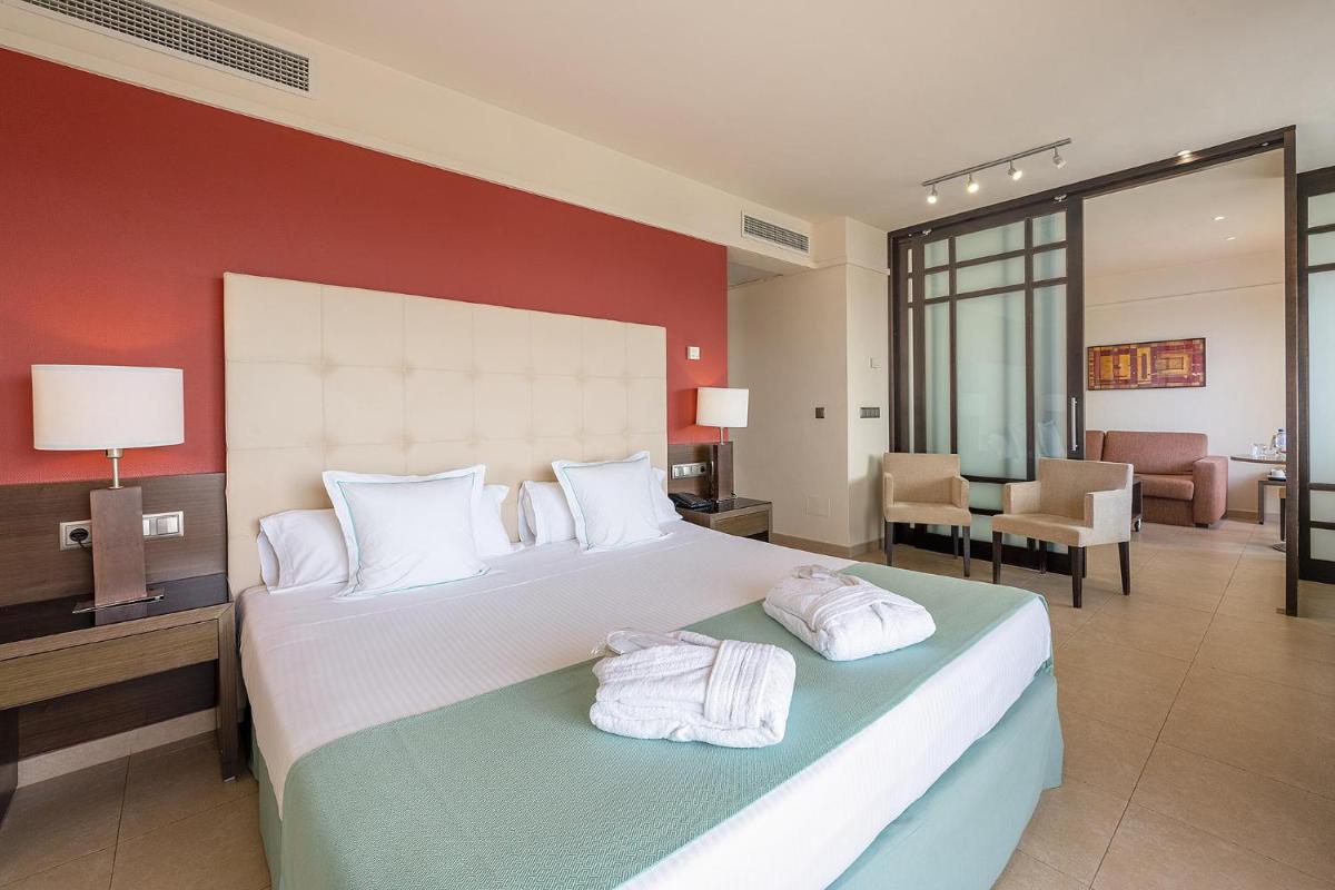 Cama o camas de una habitación en Poseidon La Manga Hotel & Spa - Designed for Adults