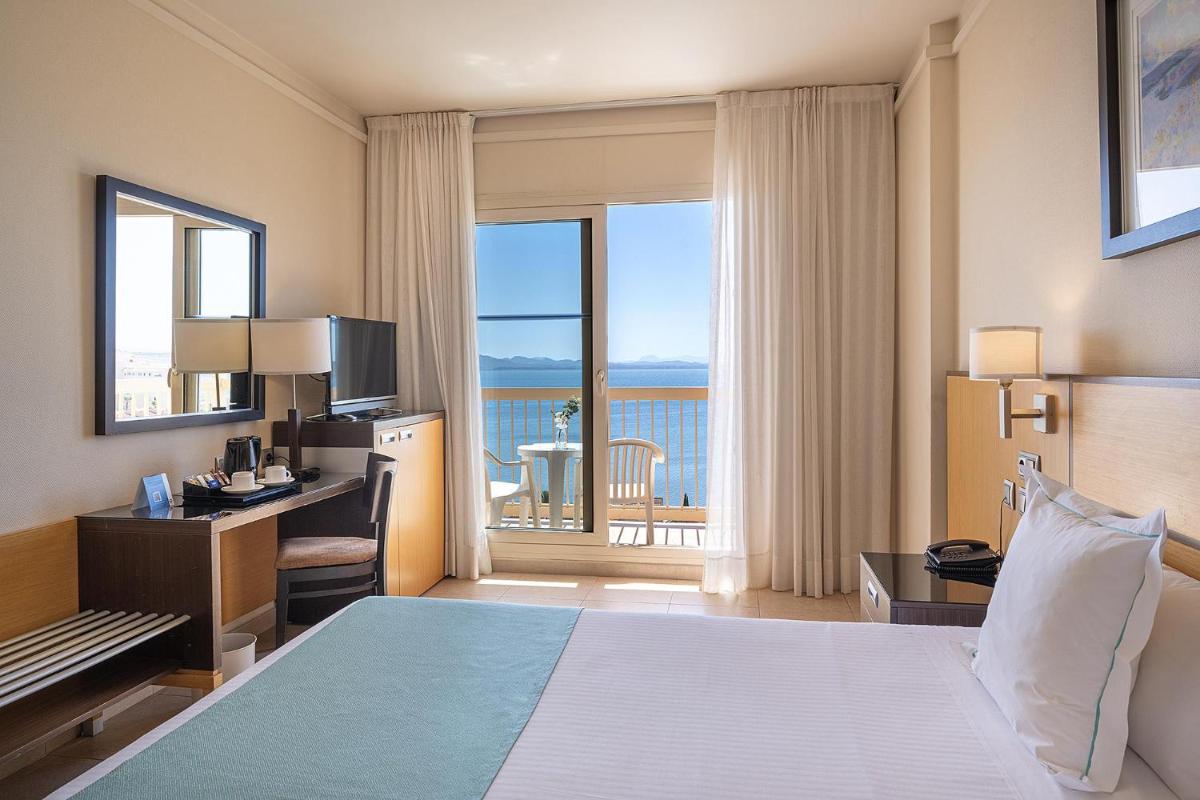 Cama o camas de una habitación en Poseidon La Manga Hotel & Spa - Designed for Adults