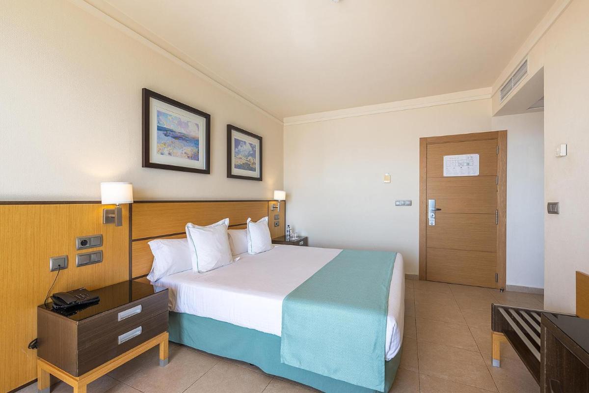 Cama o camas de una habitación en Poseidon La Manga Hotel & Spa - Designed for Adults