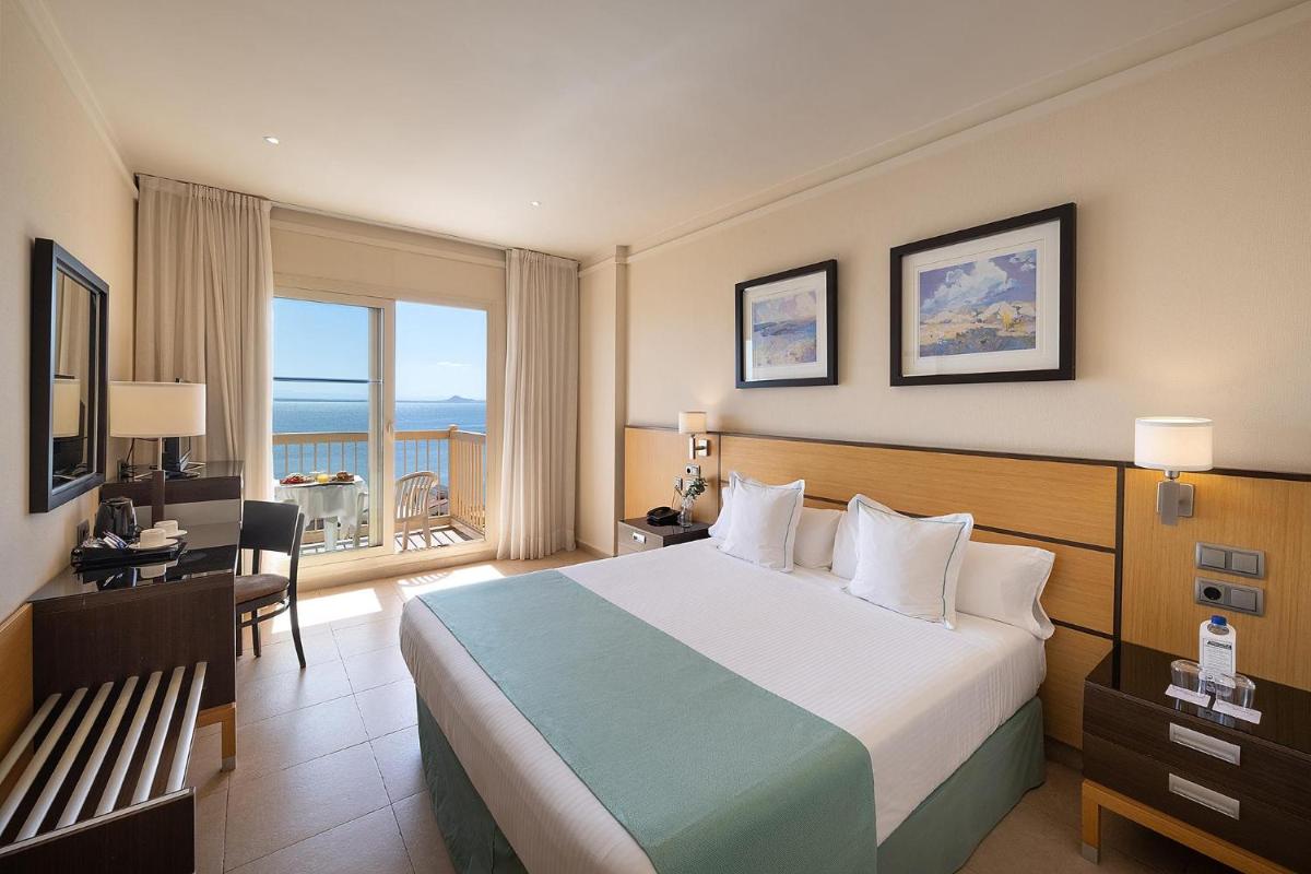 Cama o camas de una habitación en Poseidon La Manga Hotel & Spa - Designed for Adults