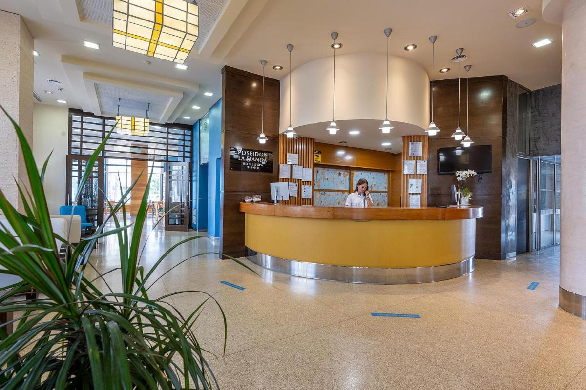 El vestíbulo o zona de recepción de Poseidon La Manga Hotel & Spa - Designed for Adults