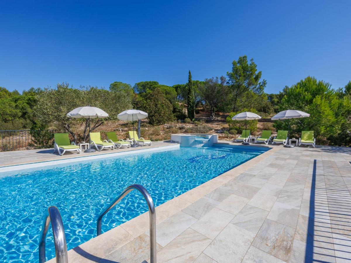 Holiday Home Les Garrigues d'Ozilhan - SHZ100 by Interhome - Housity