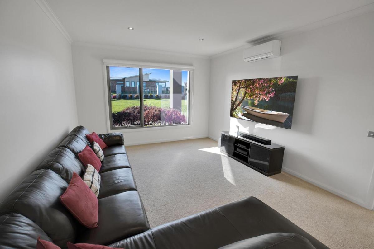 Riverside Haven - Housity