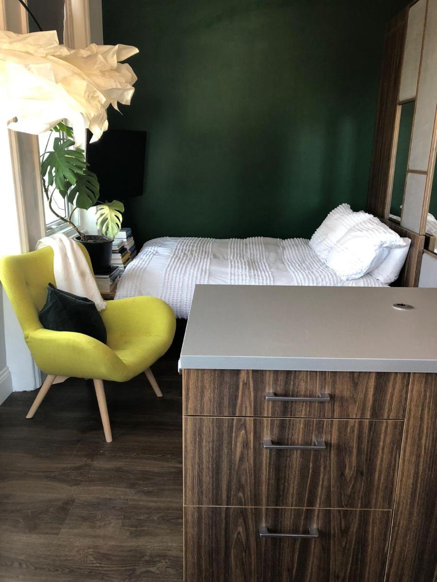 Studio Flat - Housity