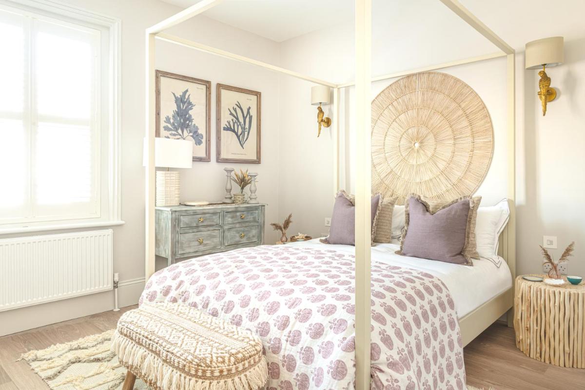 The Shell House (Sleeps 12 - 5 mins to Beach) - Housity