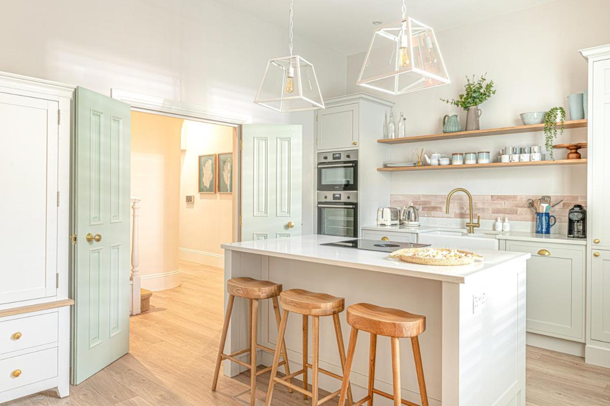 The Shell House (Sleeps 12 - 5 mins to Beach) - Housity