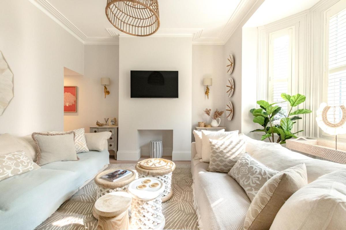 The Shell House (Sleeps 12 - 5 mins to Beach) - Housity