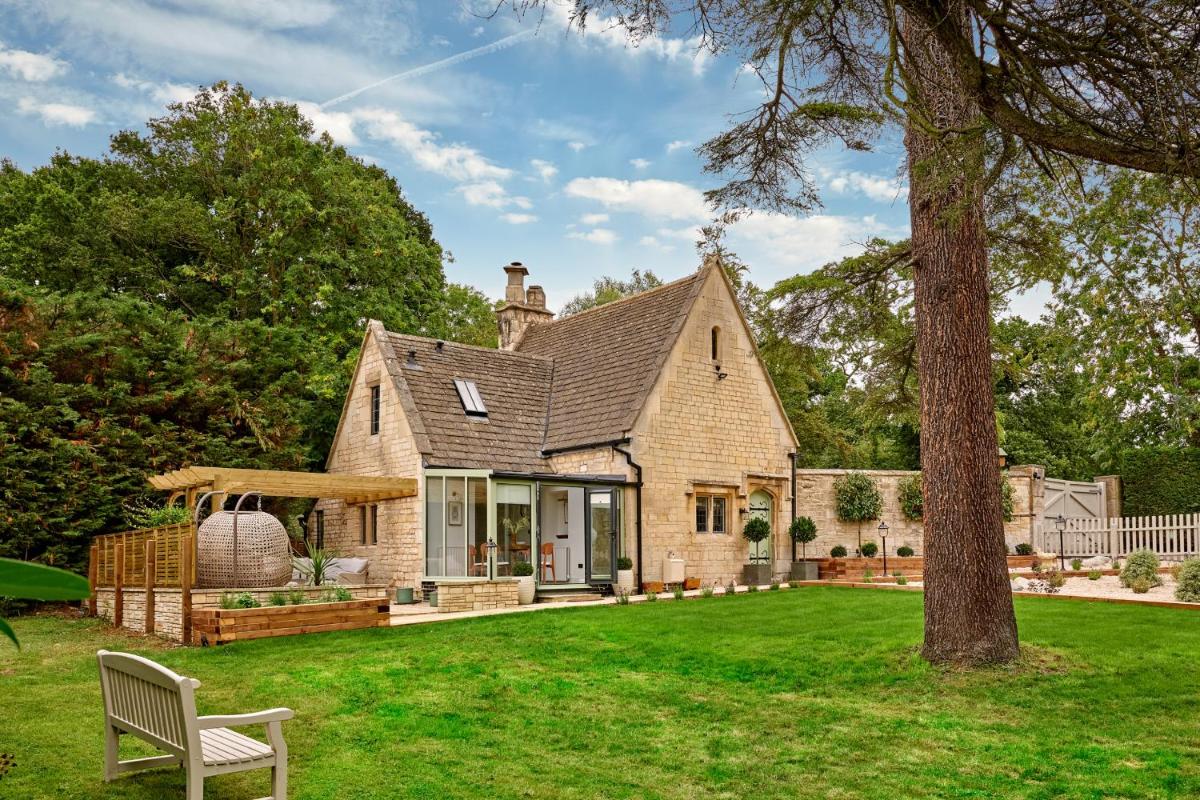 Ellenborough Park - Housity