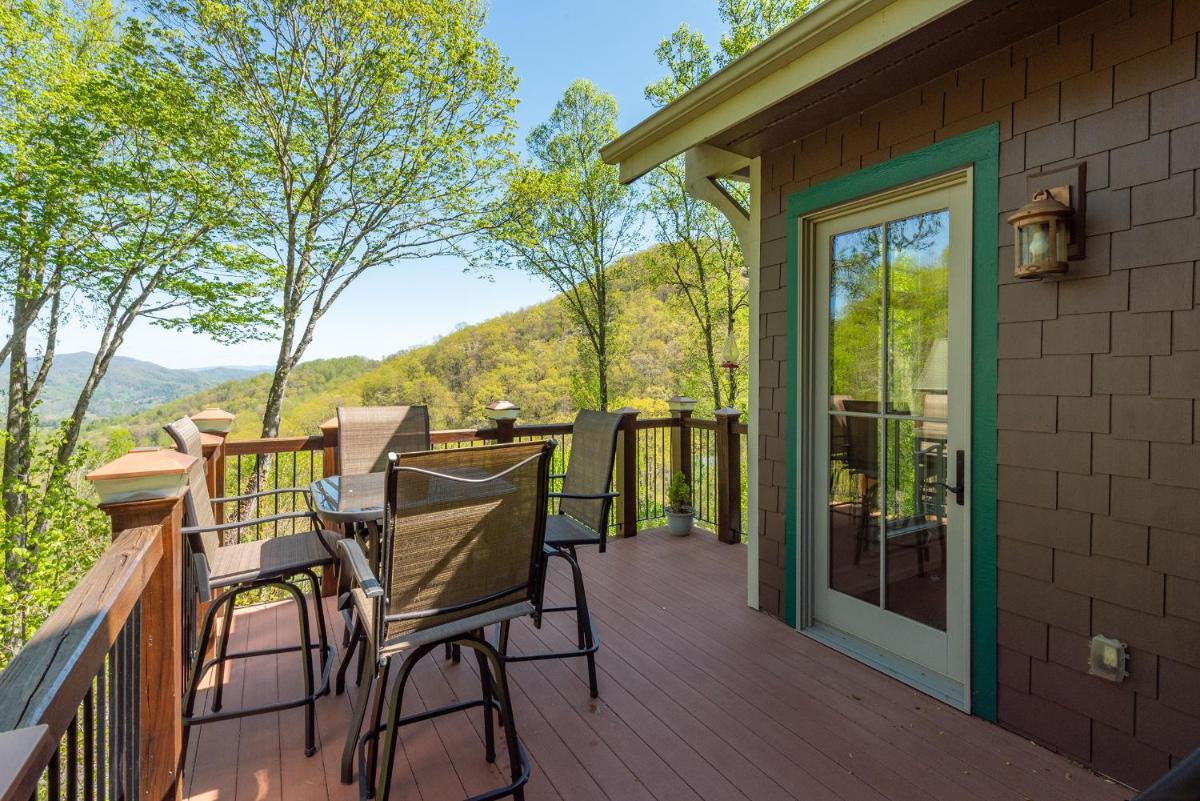 Bear Mountain Lodge Mountain Air Condo with Spectacular Views! - Housity