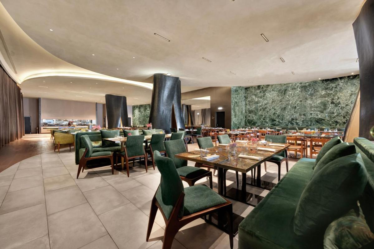 Uma área de estar em Hilton Porto Gaia