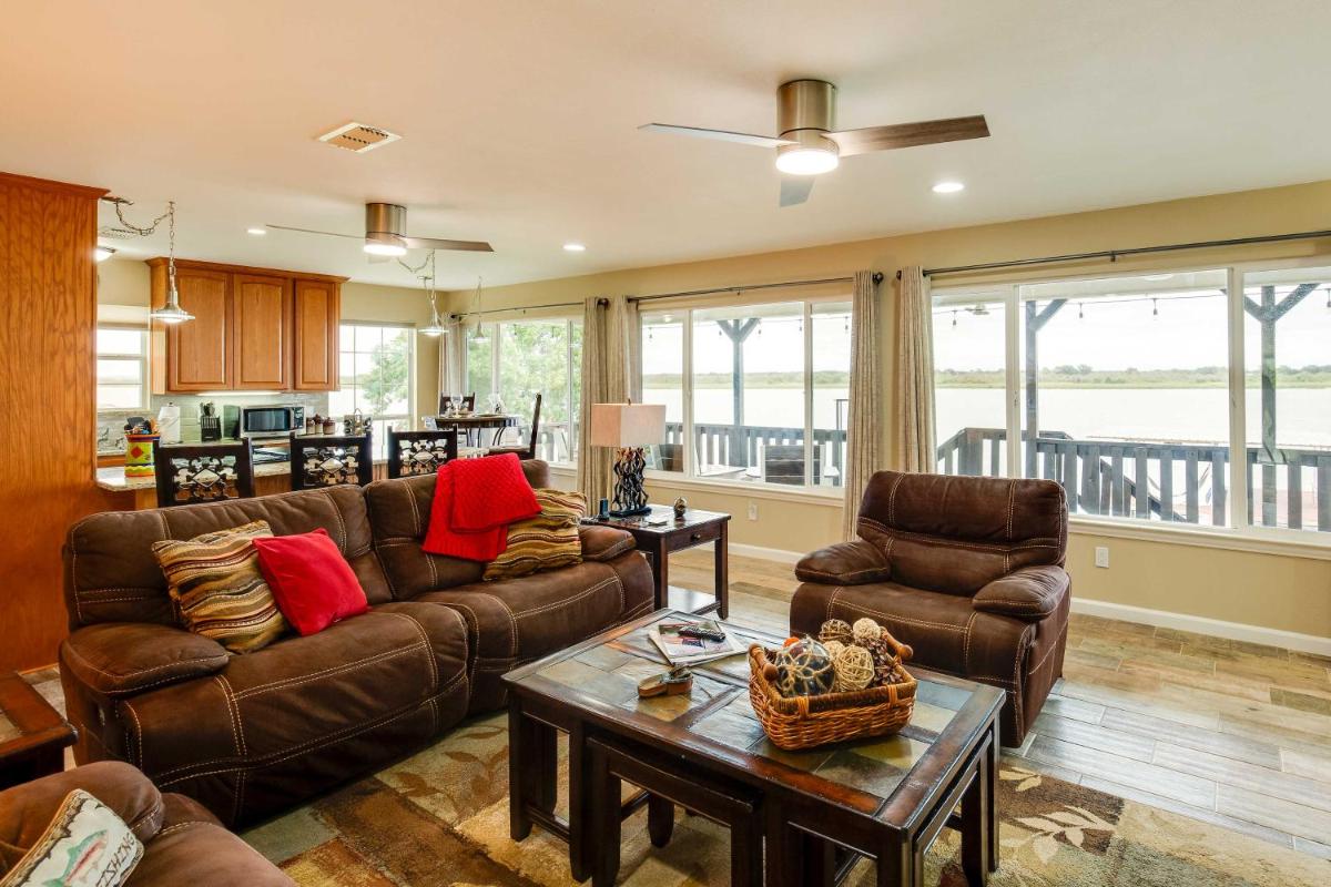 Lake Granbury Fishing Escape with Dock and Kayaks! - Housity