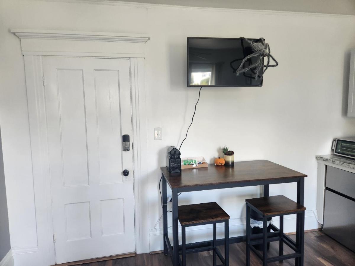 Street side studio apartment - Housity