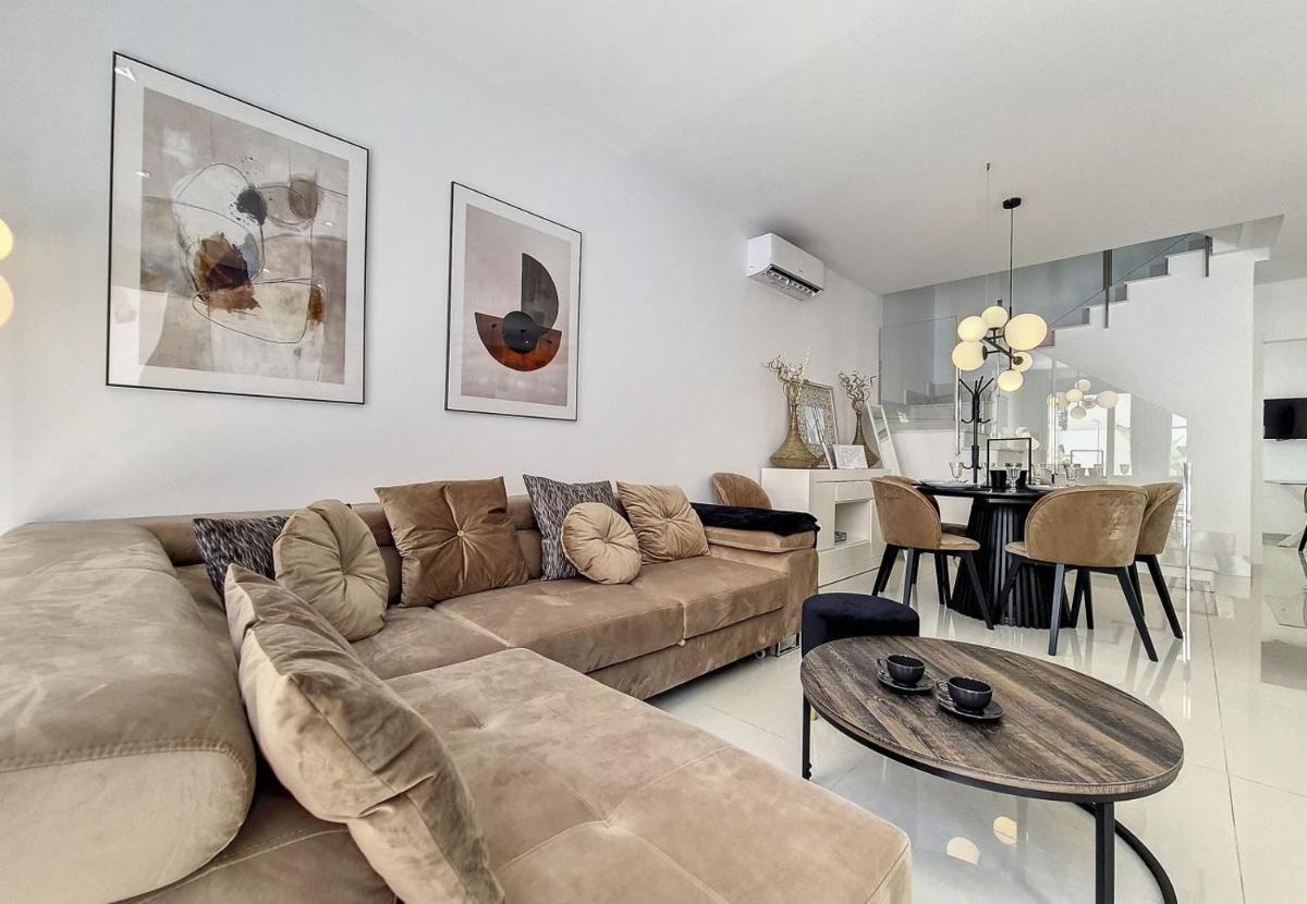 Wonderful Family Holiday in a New Villa - 3 Bedroom , 3 Bathroom, with a Private Pool, 300 m from the Beautiful Higuericas Beach in Pilar de La Horadada - Housity
