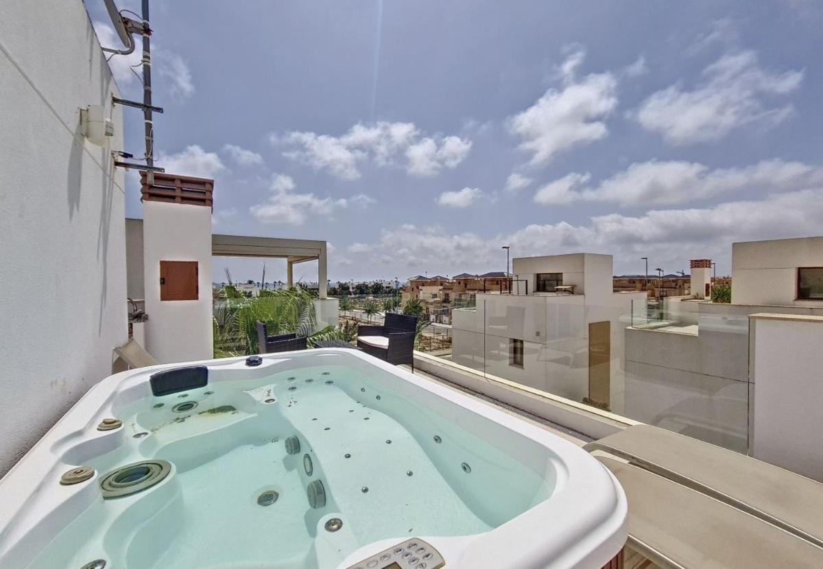 Wonderful Family Holiday in a New Villa - 3 Bedroom , 3 Bathroom, with a Private Pool, 300 m from the Beautiful Higuericas Beach in Pilar de La Horadada - Housity