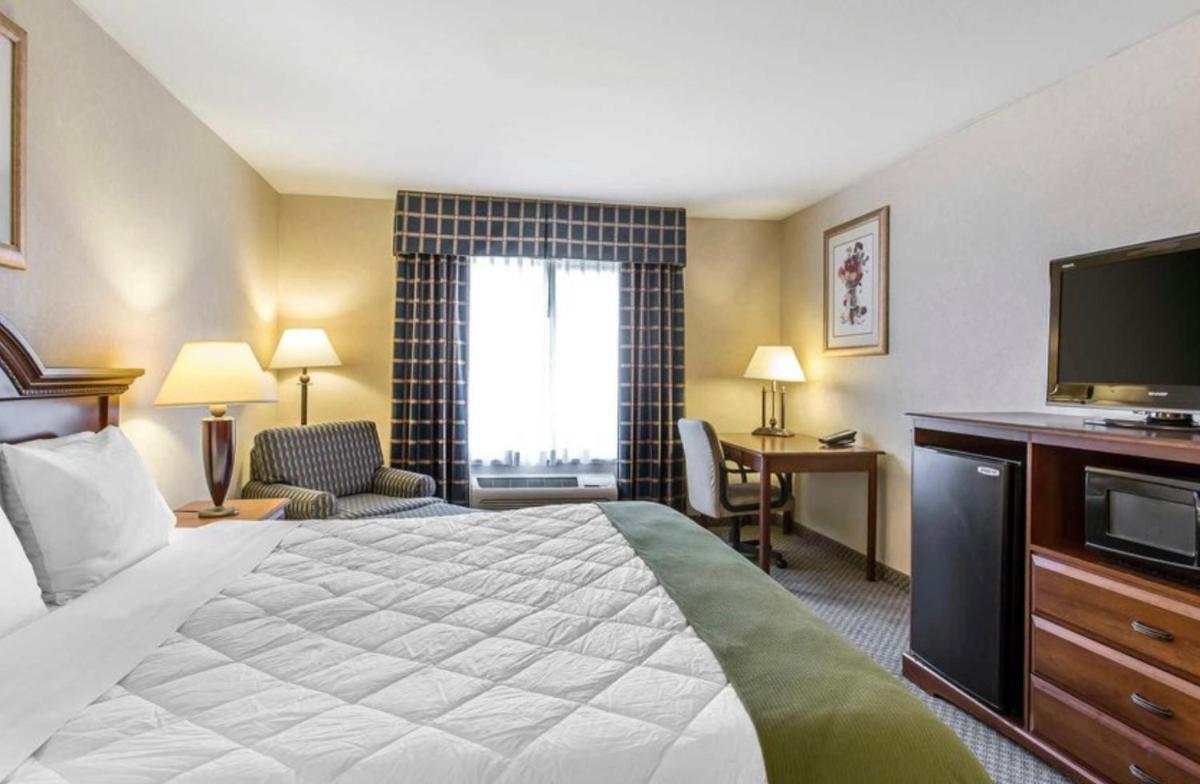 Oasis Inn and Suites Joshua Tree -29 Palms - Housity
