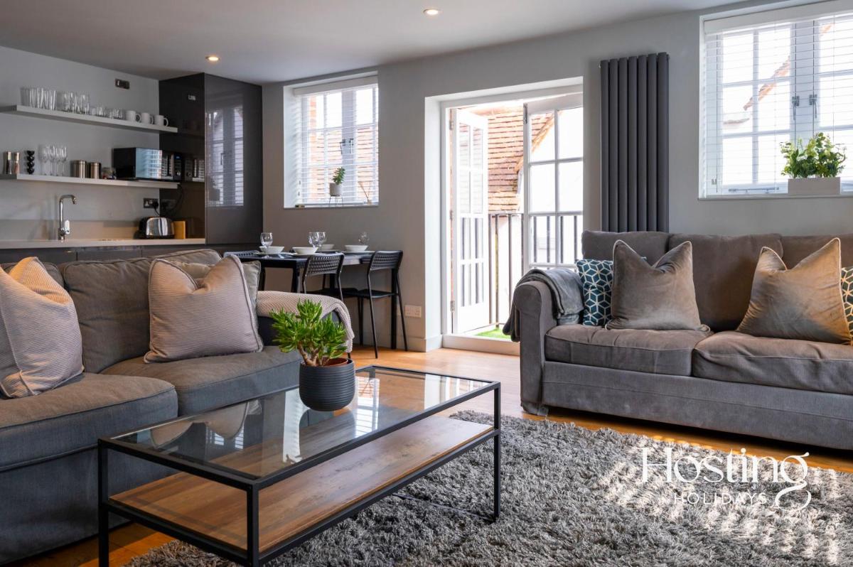 Modern Luxury Apartment In The Heart of Henley - Housity
