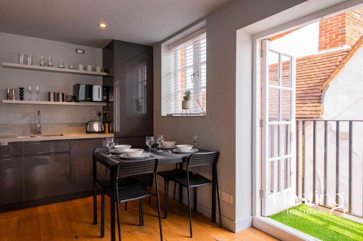 Modern Luxury Apartment In The Heart of Henley - Housity