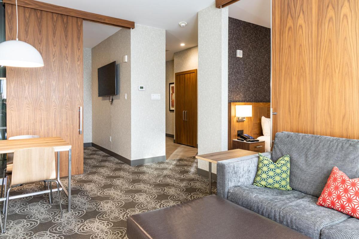 Hilton Montreal/Laval - Housity