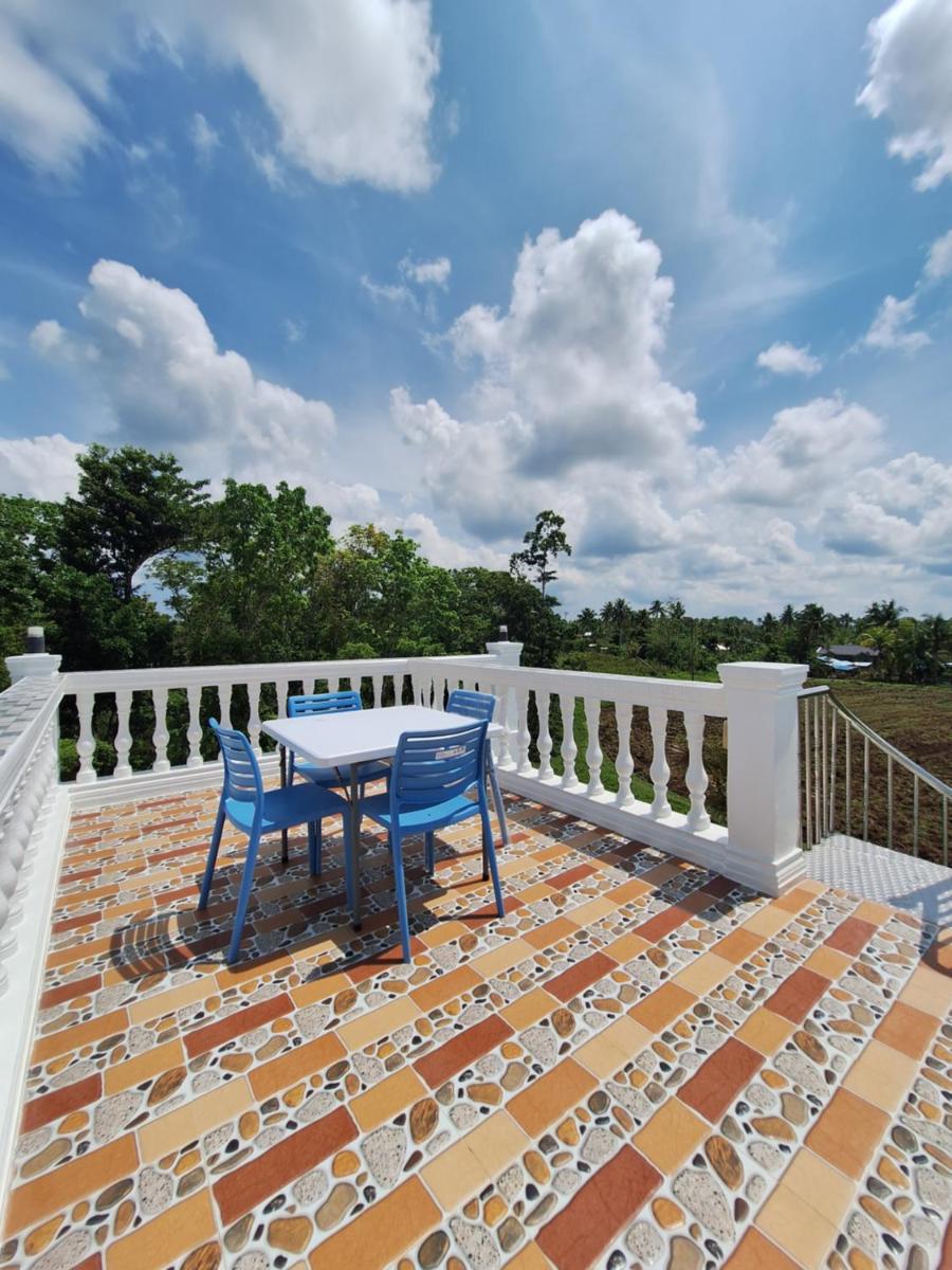 JOE'S CASTLE - Housity