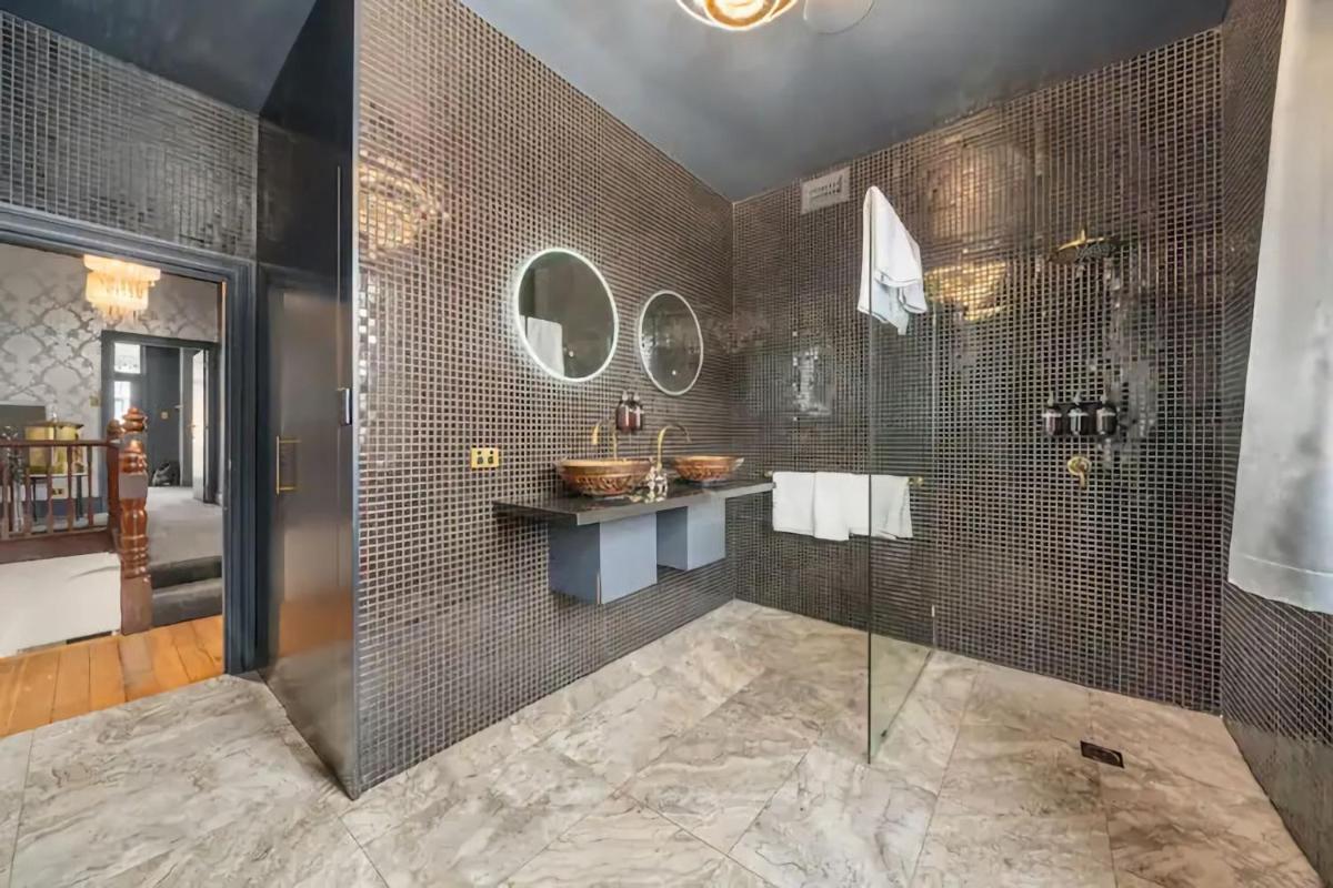 Celestial Suite Free Parking - Housity