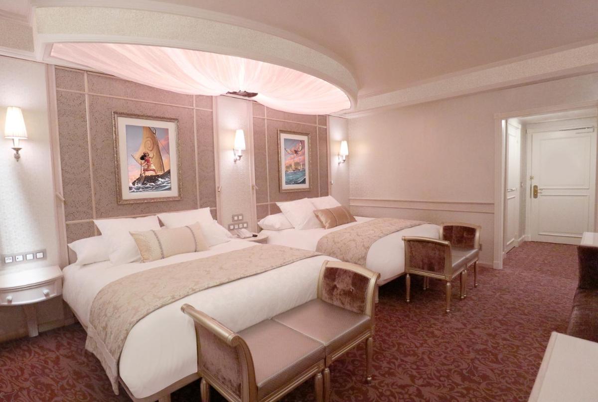 Un ou plusieurs lits dans un hébergement de l'établissement Disneyland® Hotel