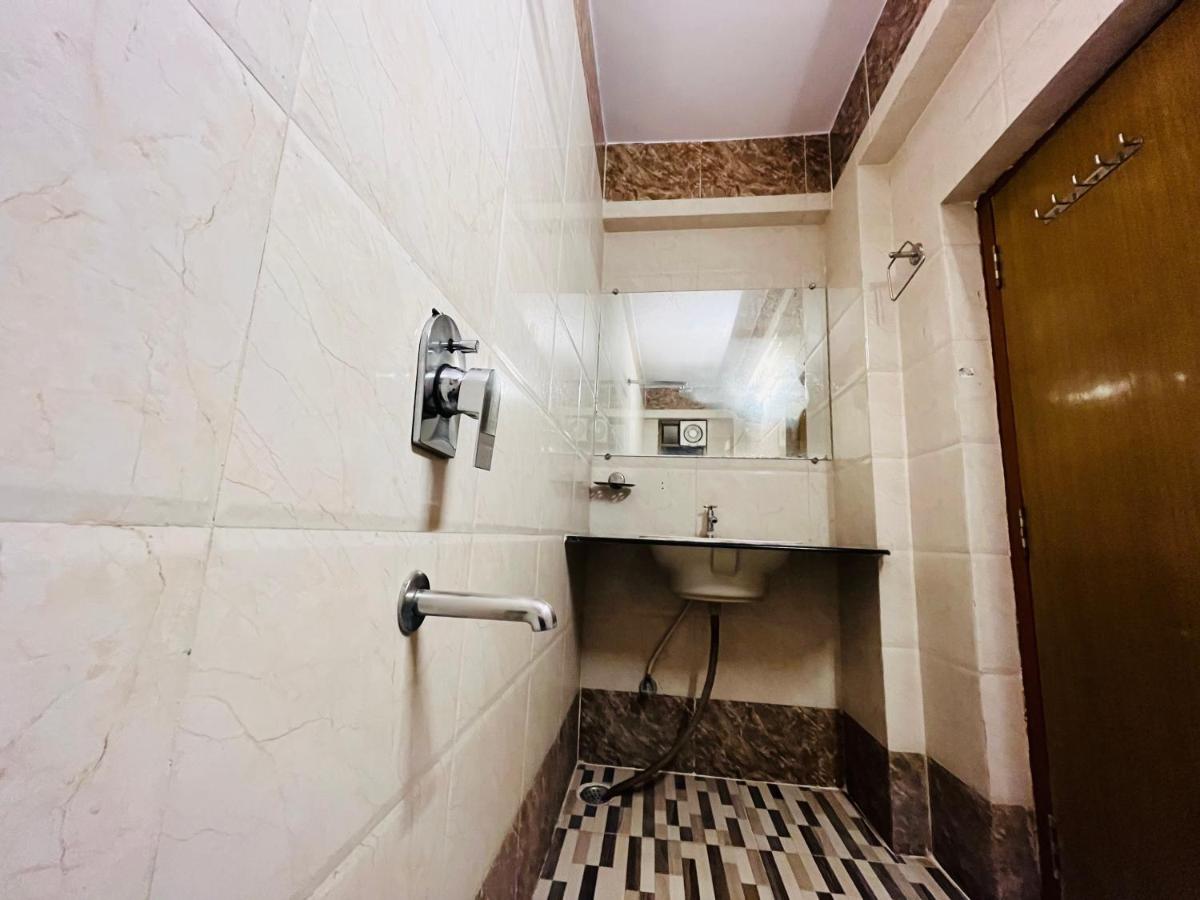 Hotel Mani International - Housity
