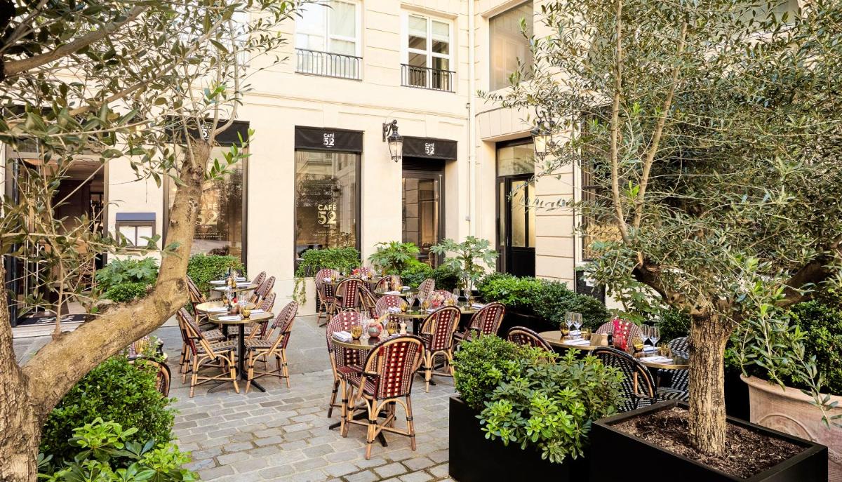 Jardin de l'établissement Grand Hôtel Du Palais Royal