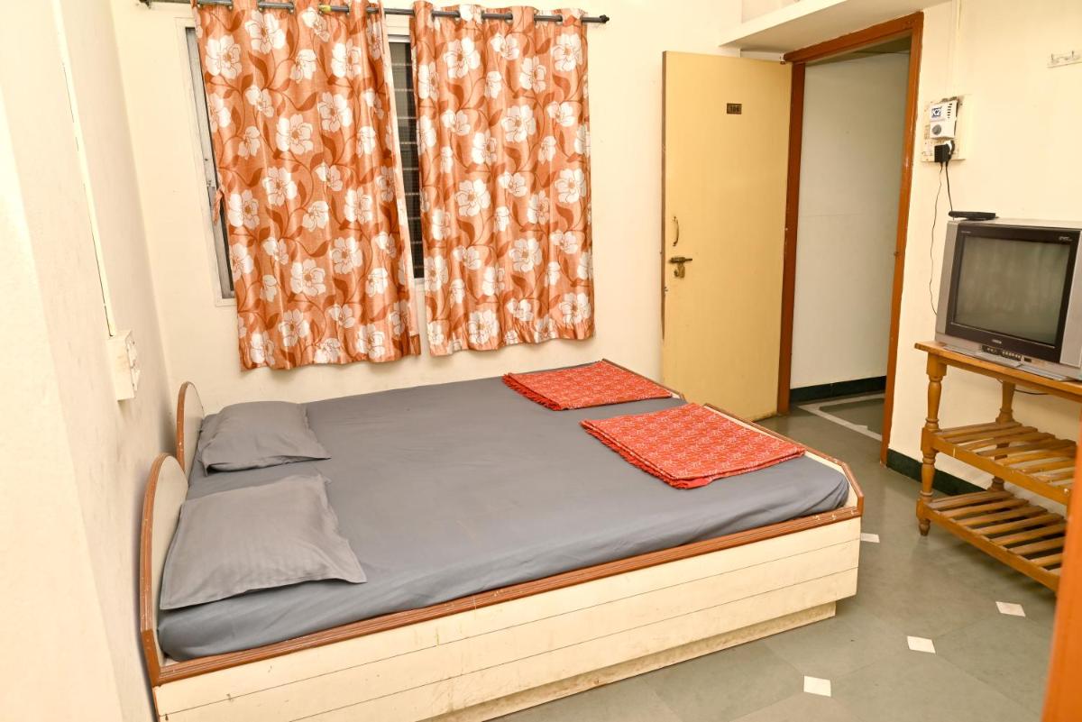 Hotel Mayuresh Lodge - Housity