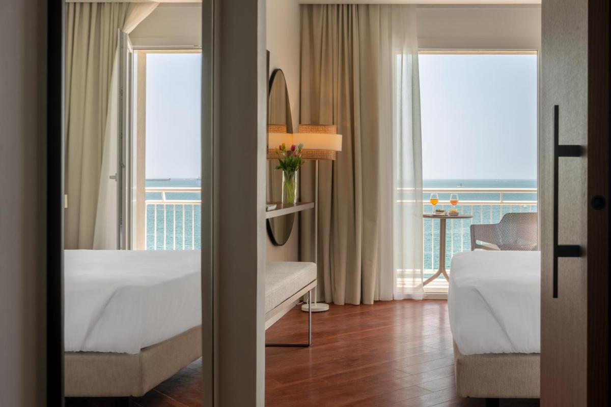 Hotel Delfino Taranto - Housity