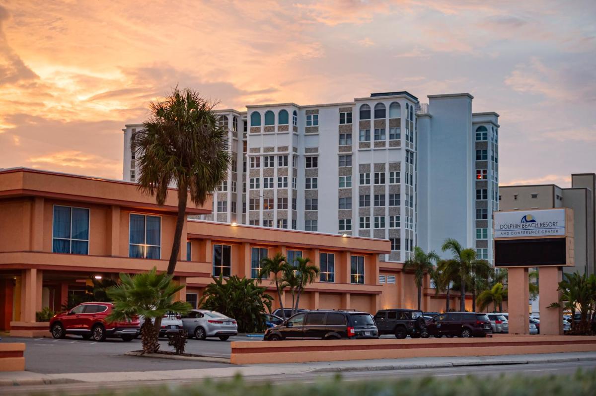 Dolphin Beach Resort - Housity