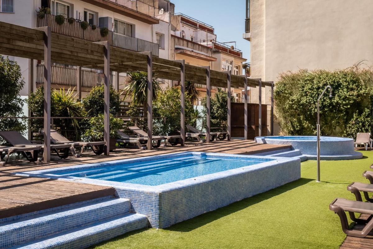 Piscina en o cerca de ALEGRIA Plaza Paris 4*Sup