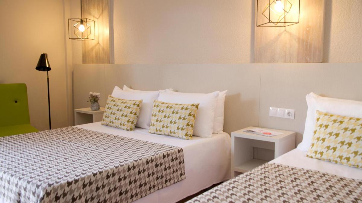 Cama o camas de una habitación en ALEGRIA Plaza Paris 4*Sup
