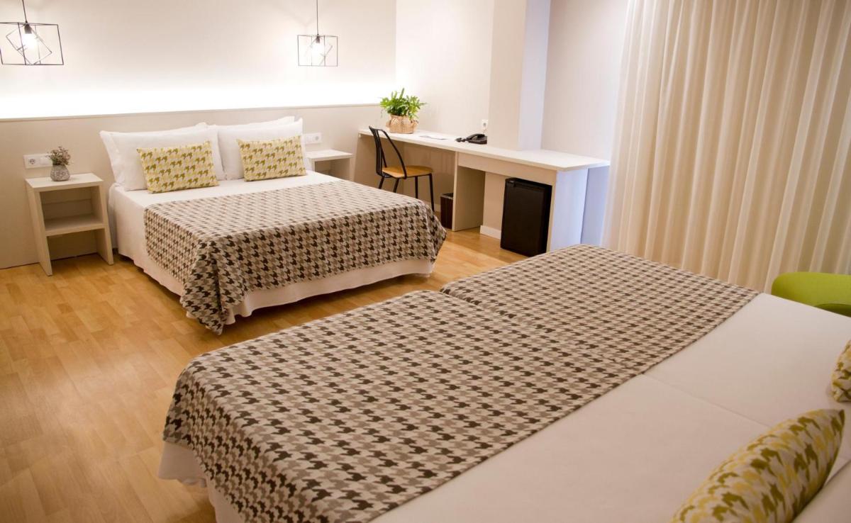 Cama o camas de una habitación en ALEGRIA Plaza Paris 4*Sup