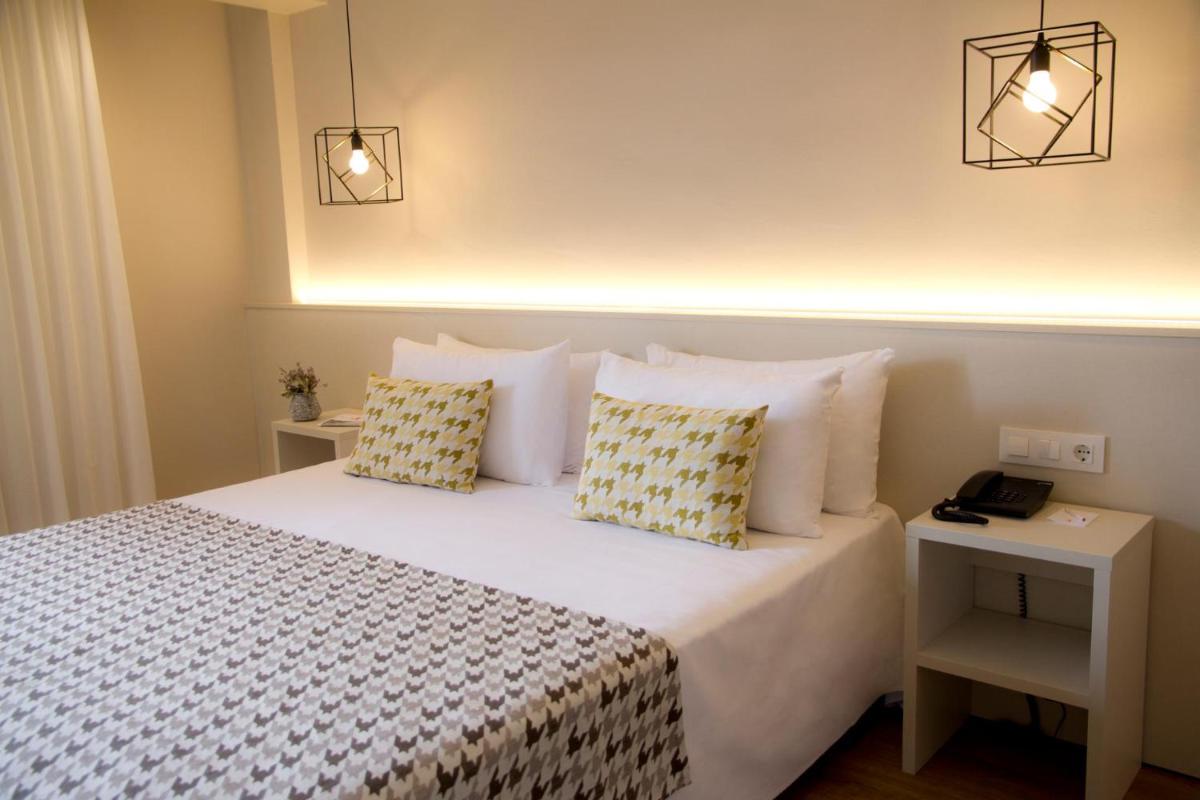 Cama o camas de una habitación en ALEGRIA Plaza Paris 4*Sup