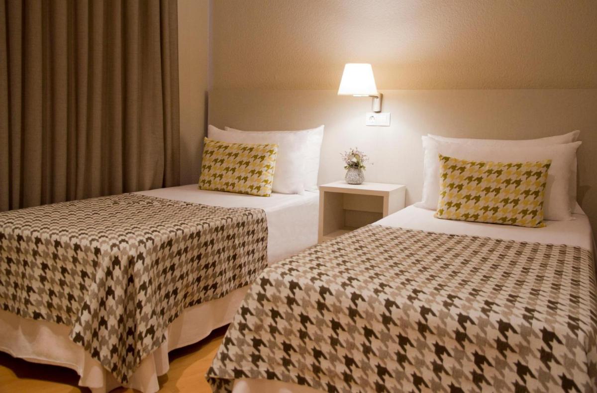 Cama o camas de una habitación en ALEGRIA Plaza Paris 4*Sup