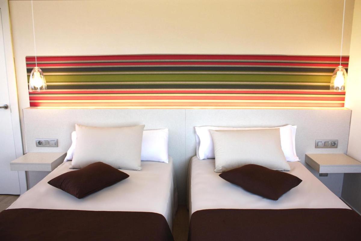 Cama o camas de una habitación en ALEGRIA Plaza Paris 4*Sup
