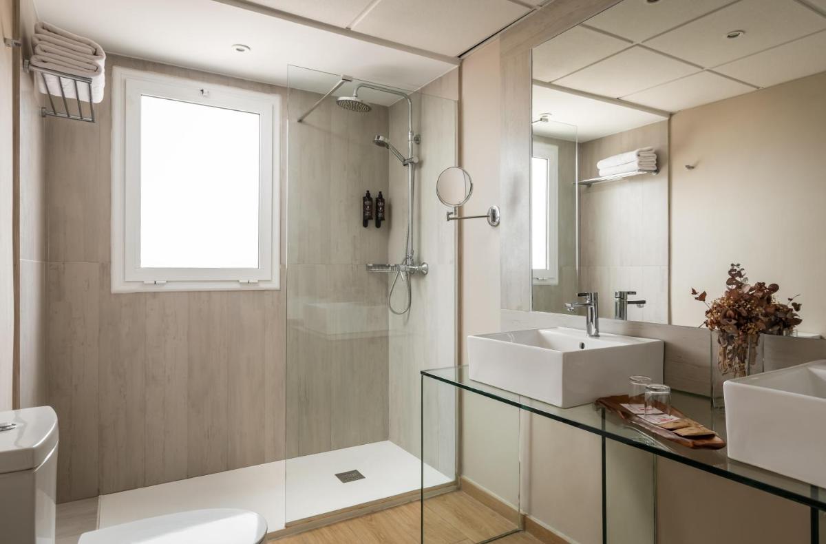 Un baño de ALEGRIA Plaza Paris 4*Sup