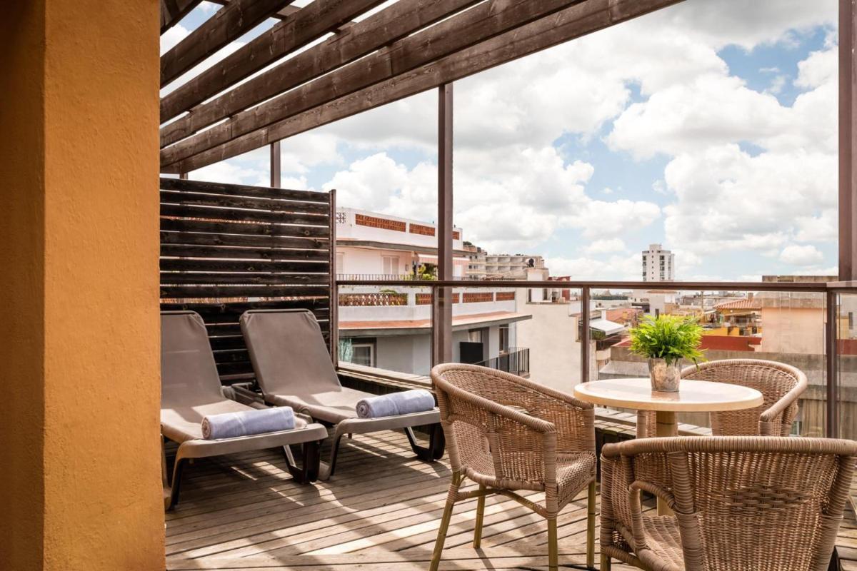 Un balcón o terraza de ALEGRIA Plaza Paris 4*Sup