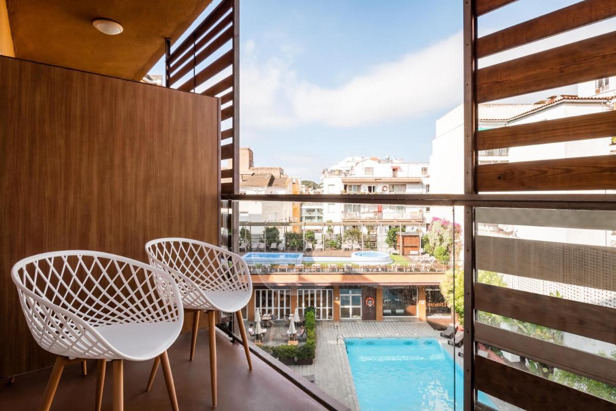 Piscina en o cerca de ALEGRIA Plaza Paris 4*Sup