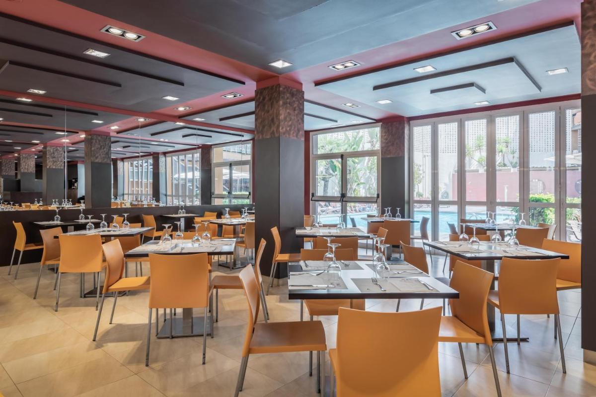 Un restaurante o sitio para comer en ALEGRIA Plaza Paris 4*Sup