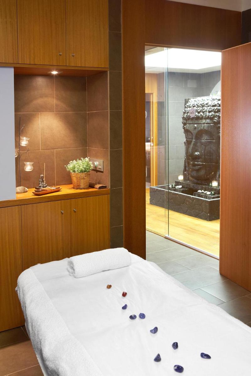 Cama o camas de una habitación en ALEGRIA Plaza Paris 4*Sup