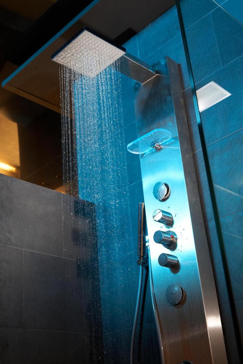 Un baño de ALEGRIA Plaza Paris 4*Sup