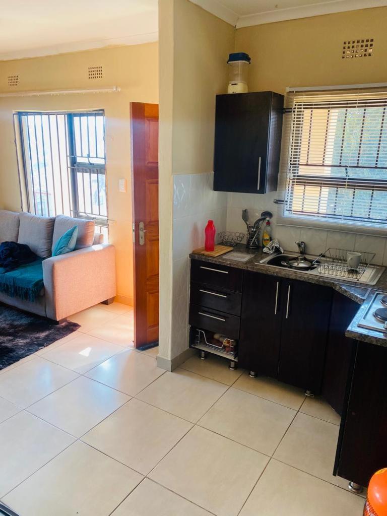 Busy Bee Guest House - Housity