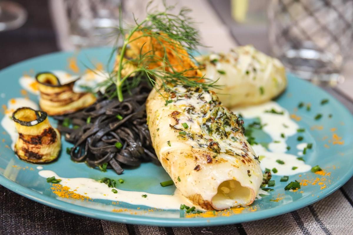 Suitetrails - Hotel Restaurant Kyriad Brive Centre