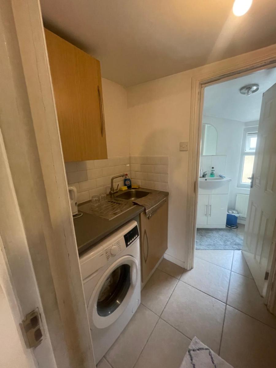 Private Double Room - Housity