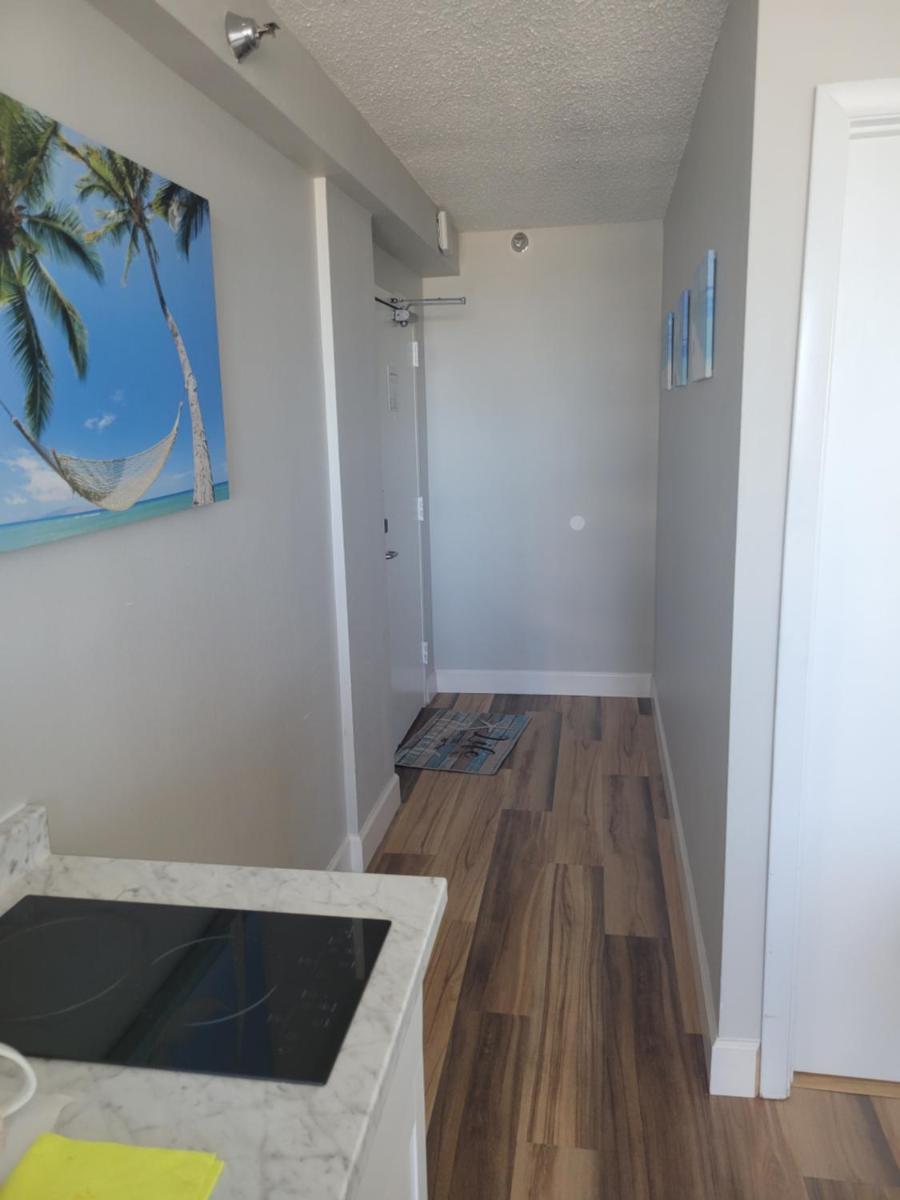 Beautiful Ocean view Condo with huge TV - Housity
