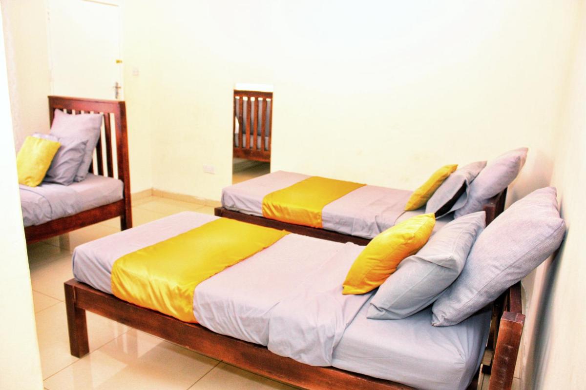 Remarkable ManaComfy 14Bed House in Victoria Falls - Housity
